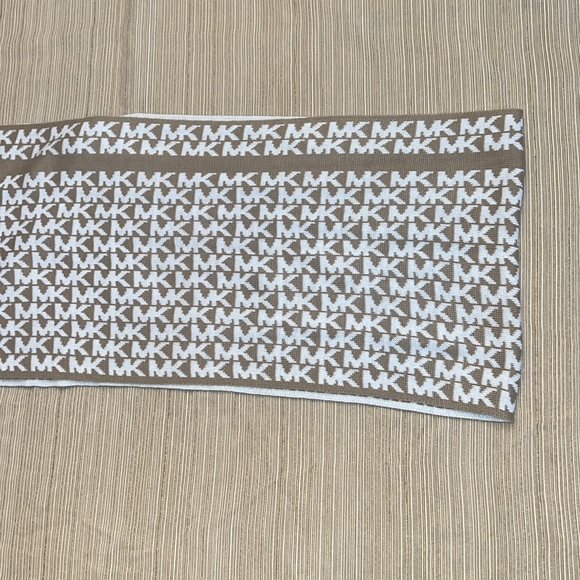Michael Kors MK Scarf 100% Acrylic infinity scarf MK White and beige - Picture 2 of 10